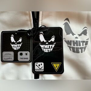 Hoodie oversized
White teeth